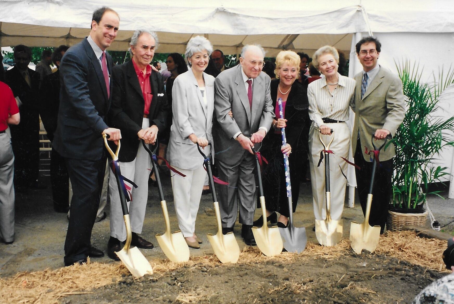 100921-tul-nws-familyservicestgp011.JPG